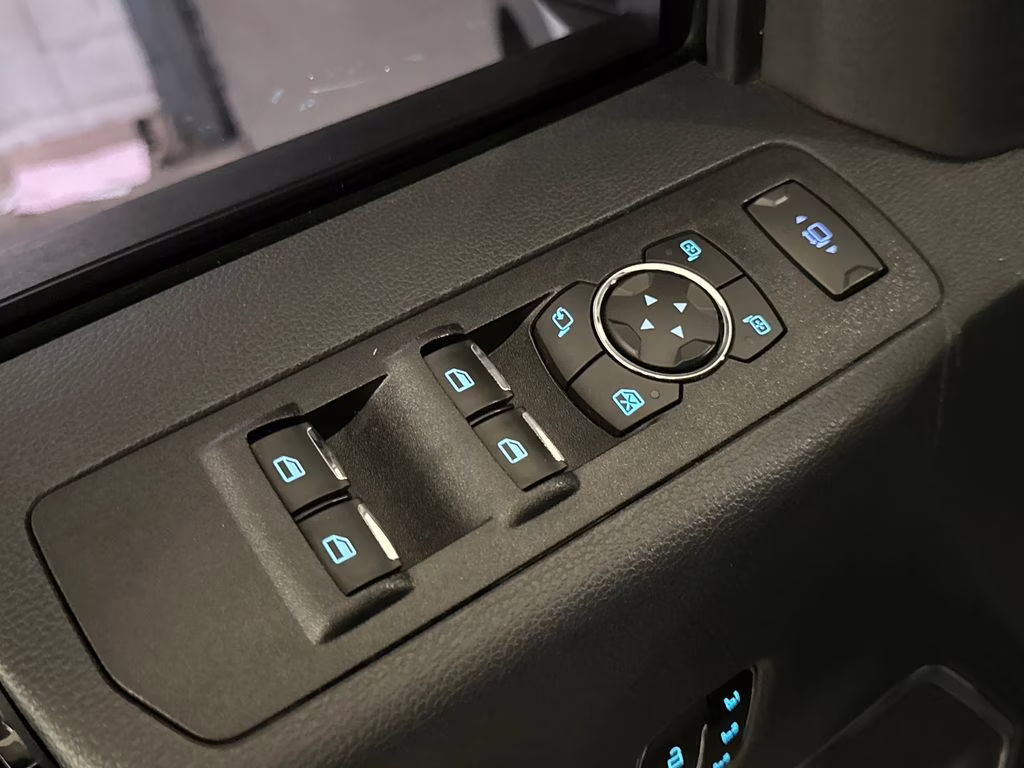 2022 Gray Metallic Ford Super Duty F-250 SRW Lariat 4X4 Truck