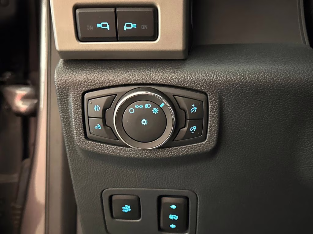 2022 Gray Metallic Ford Super Duty F-250 SRW Lariat 4X4 Truck