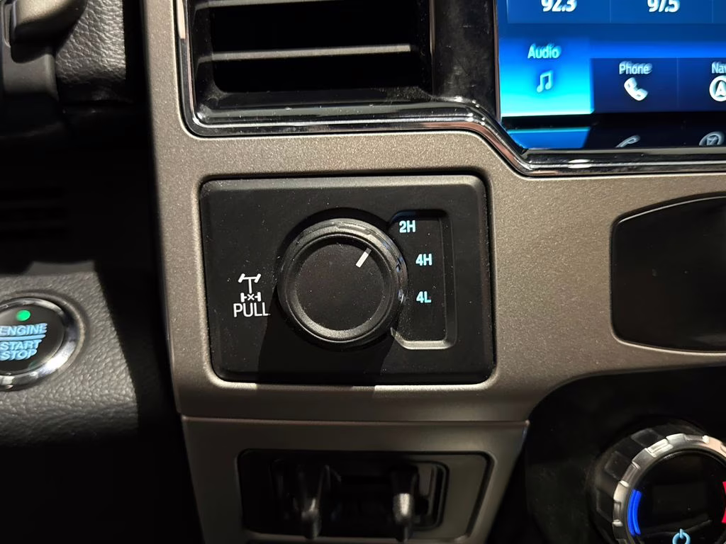 2022 Gray Metallic Ford Super Duty F-250 SRW Lariat 4X4 Truck