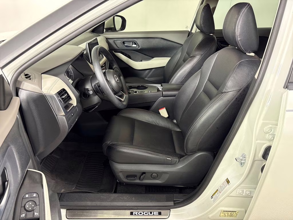 2023 Pearl White Tricoat Nissan Rogue SV FWD SUV