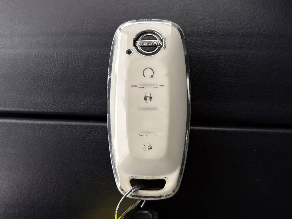 2023 Pearl White Tricoat Nissan Rogue SV FWD SUV