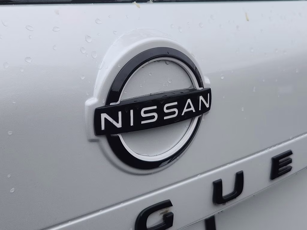 2026 Everest White Pearl Tricoat Nissan Rogue Dark Armor AWD SUV