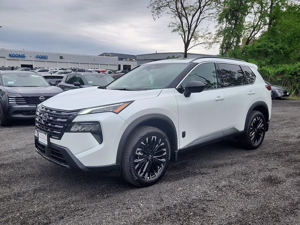 2026 Everest White Pearl Tricoat Nissan Rogue Dark Armor AWD SUV