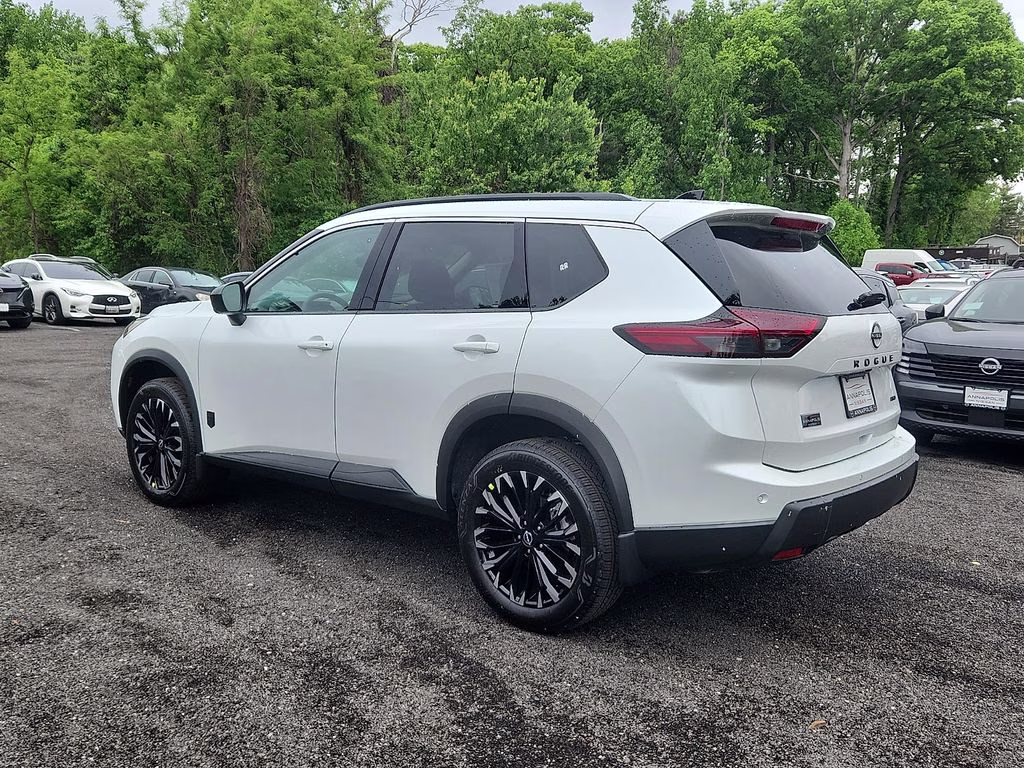 2026 Everest White Pearl Tricoat Nissan Rogue Dark Armor AWD SUV