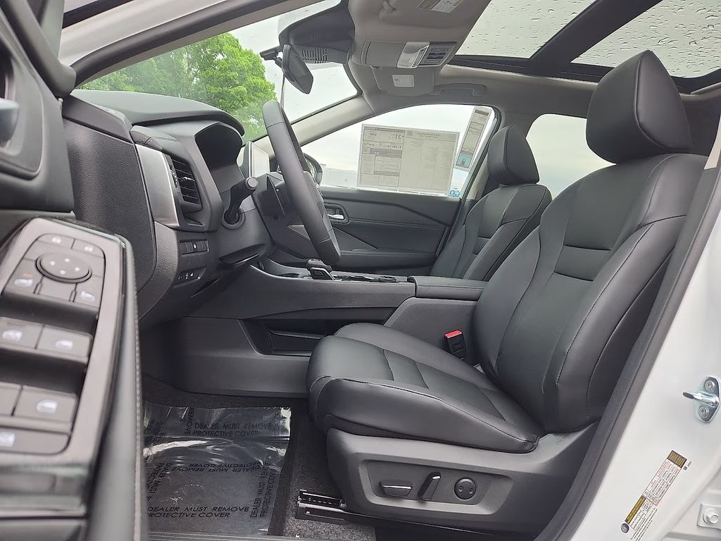2026 Everest White Pearl Tricoat Nissan Rogue Dark Armor AWD SUV