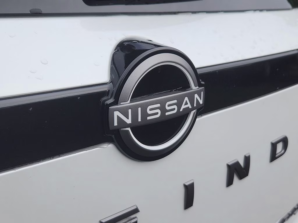 2026 Everest White Pearl Tricoat Nissan Pathfinder Platinum 4X4 SUV