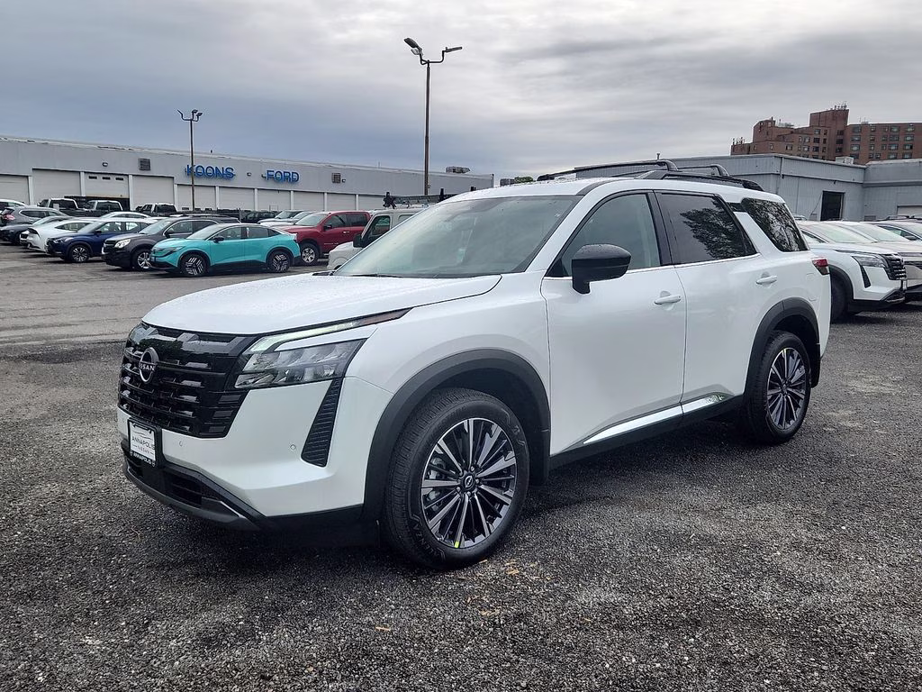 2026 Everest White Pearl Tricoat Nissan Pathfinder Platinum 4X4 SUV