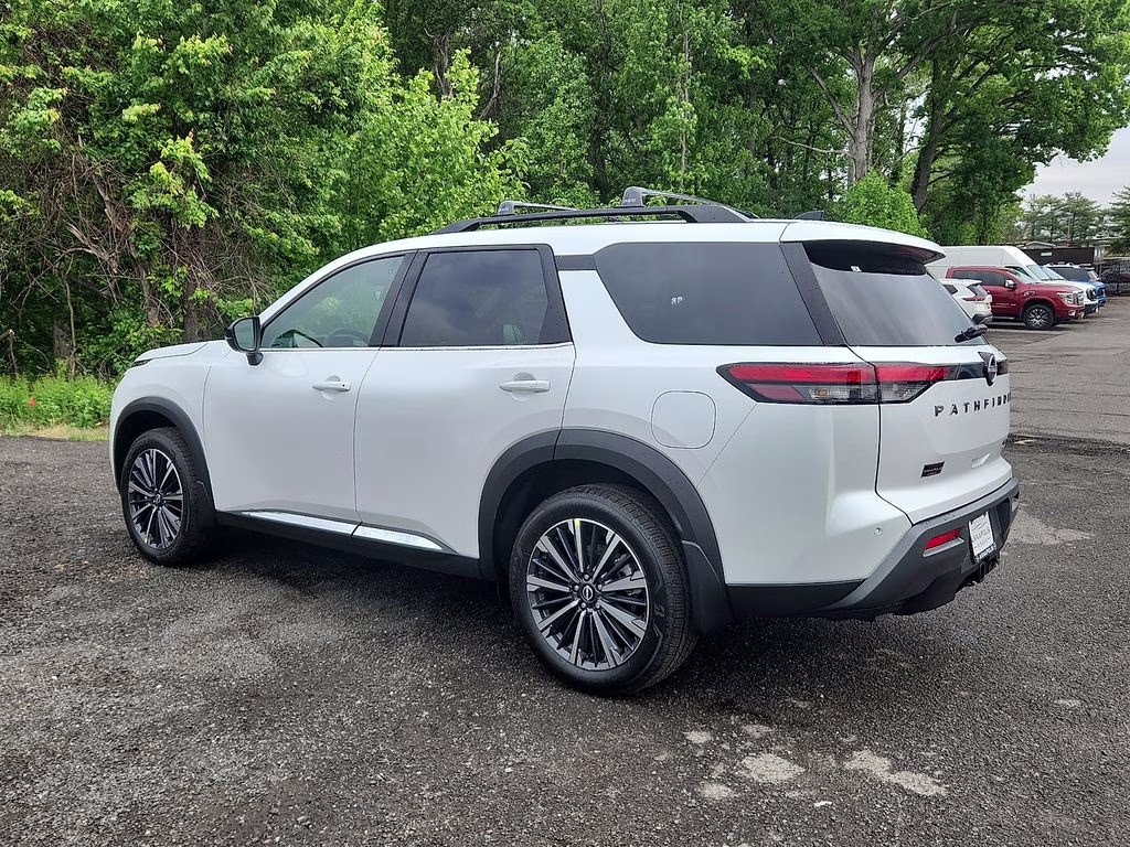 2026 Everest White Pearl Tricoat Nissan Pathfinder Platinum 4X4 SUV