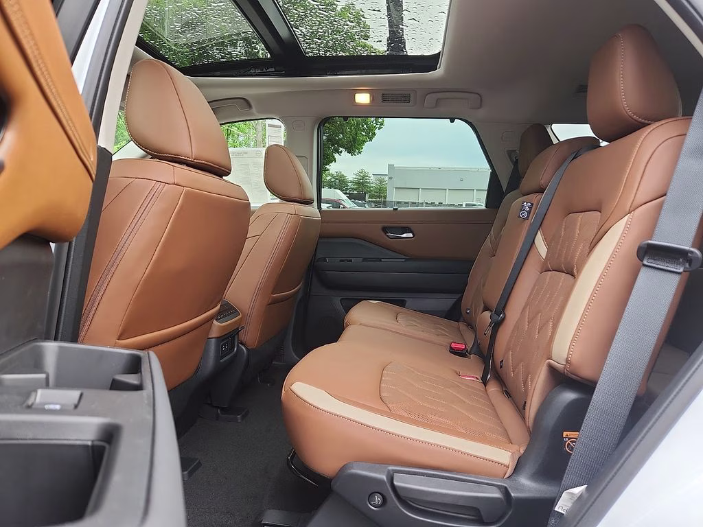 2026 Everest White Pearl Tricoat Nissan Pathfinder Platinum 4X4 SUV