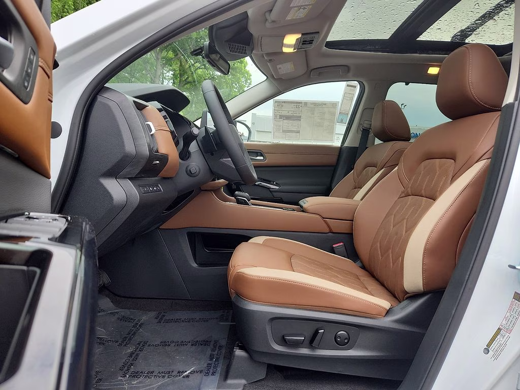 2026 Everest White Pearl Tricoat Nissan Pathfinder Platinum 4X4 SUV