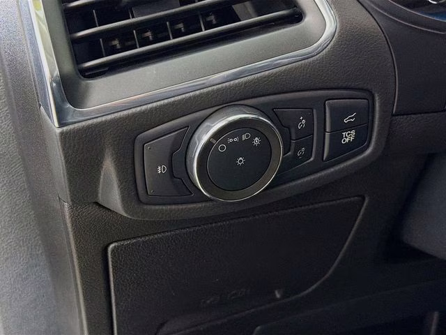 2022 Gray Metallic Ford Edge Titanium AWD SUV