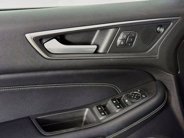 2022 Gray Metallic Ford Edge Titanium AWD SUV