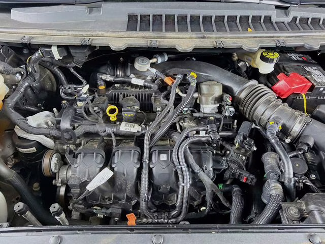 2022 Gray Metallic Ford Edge Titanium AWD SUV