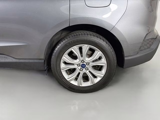 2022 Gray Metallic Ford Edge Titanium AWD SUV