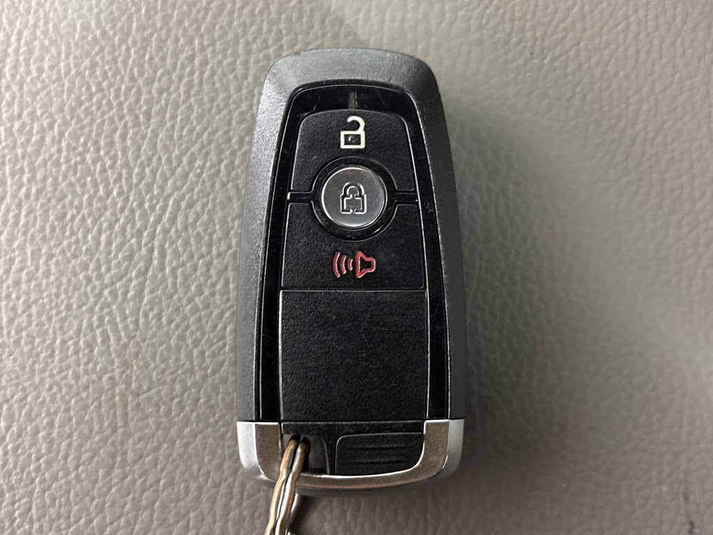 2018 Oxford White Ford F-150 Lariat 4X4 Truck