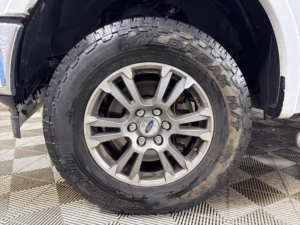 2018 Oxford White Ford F-150 Lariat 4X4 Truck