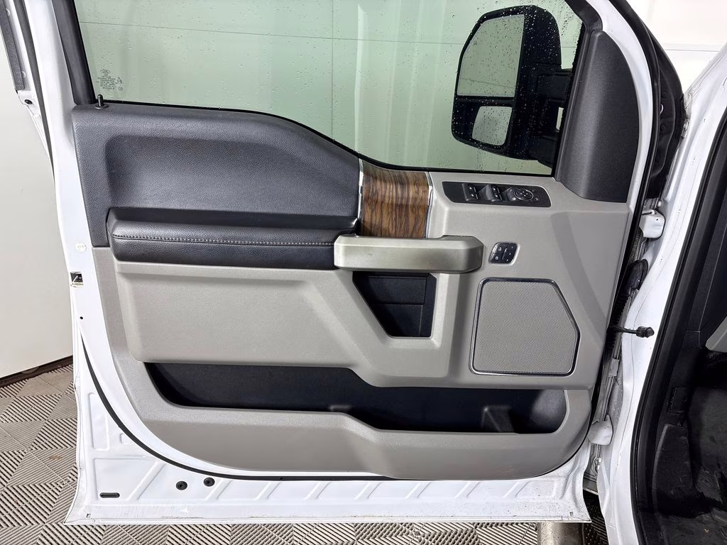 2018 Oxford White Ford F-150 Lariat 4X4 Truck