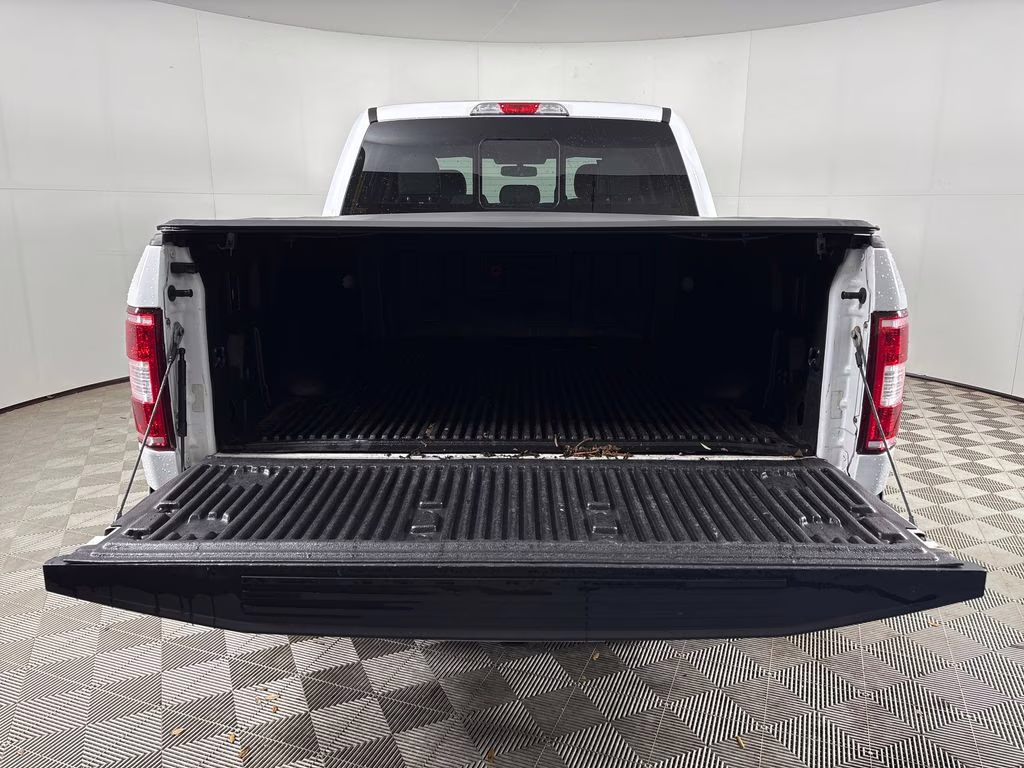 2018 Oxford White Ford F-150 Lariat 4X4 Truck