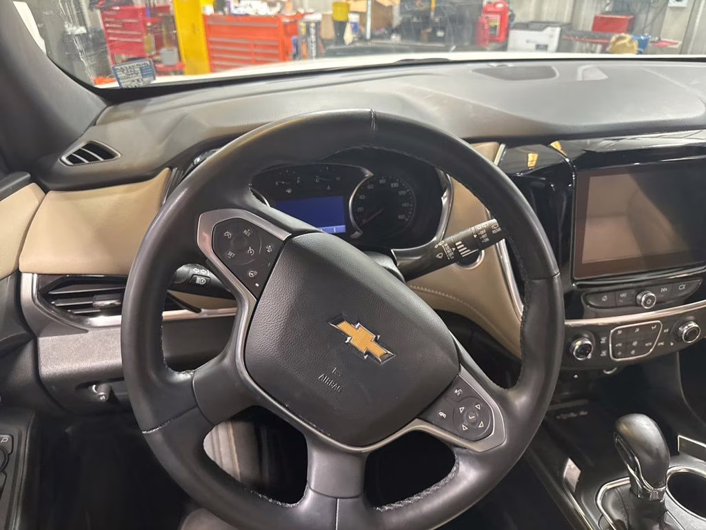 2023 Summit White Chevrolet Traverse LT Leather FWD SUV