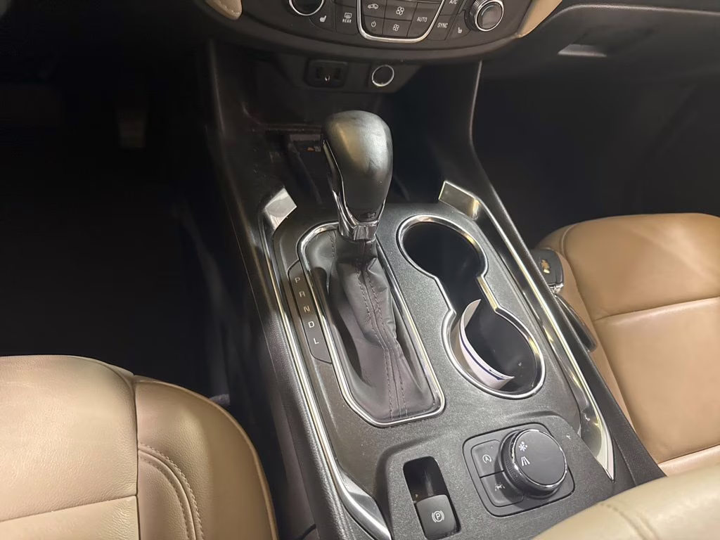 2023 Summit White Chevrolet Traverse LT Leather FWD SUV