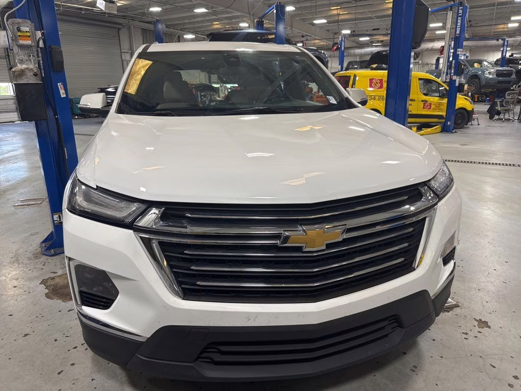 2023 Summit White Chevrolet Traverse LT Leather FWD SUV