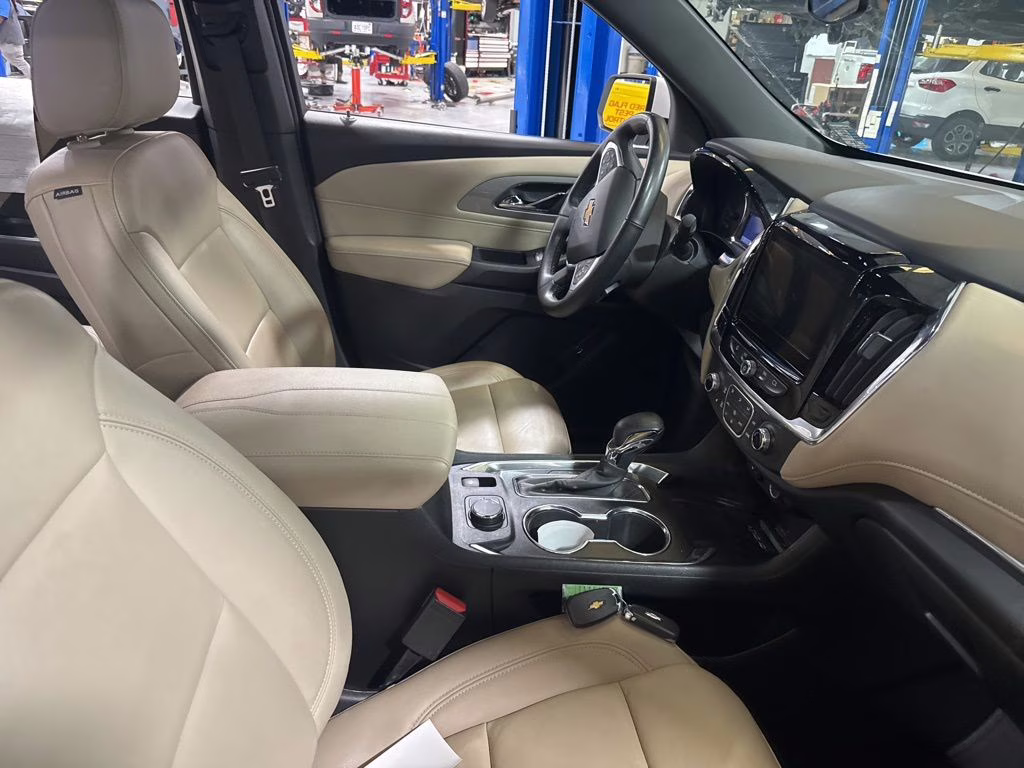 2023 Summit White Chevrolet Traverse LT Leather FWD SUV