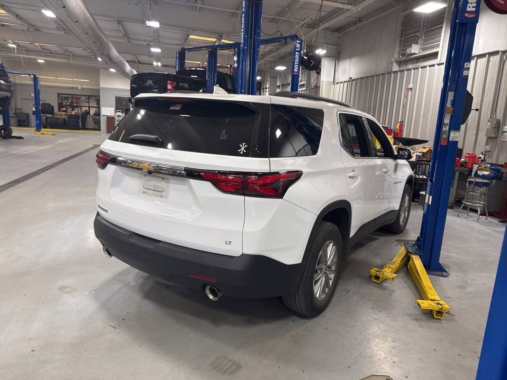 2023 Summit White Chevrolet Traverse LT Leather FWD SUV