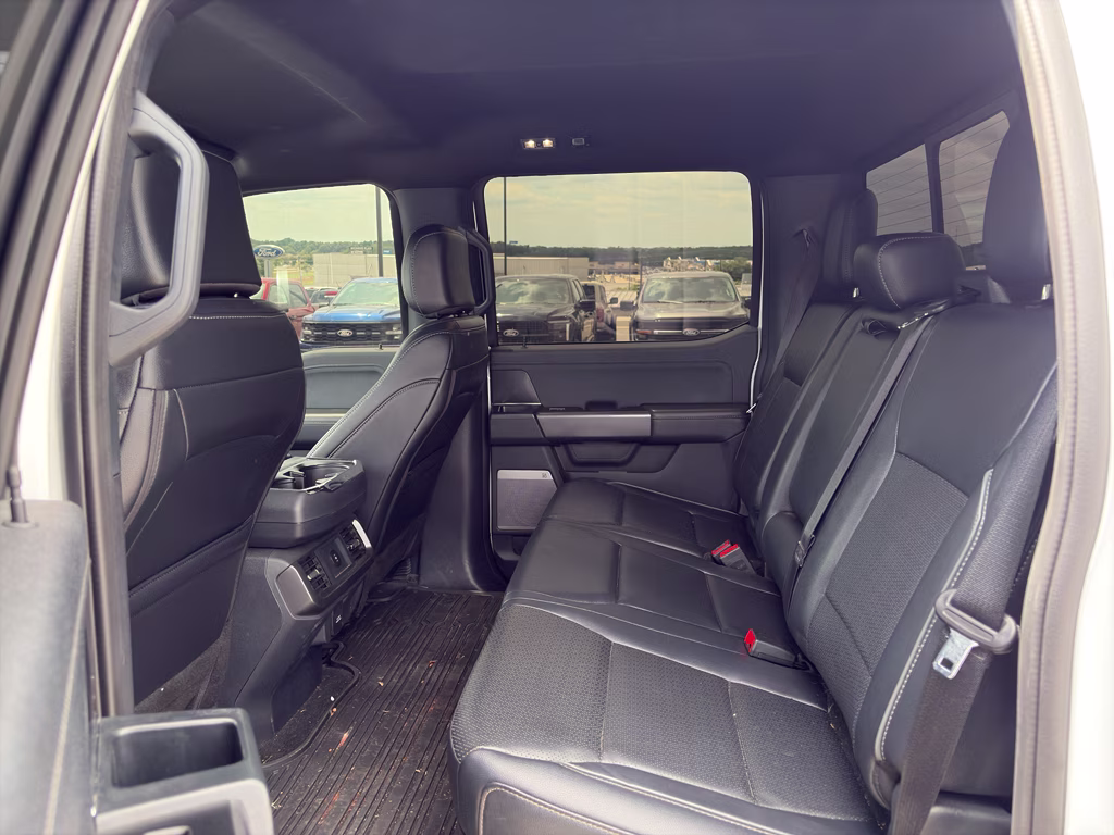 2025 Oxford White Ford F-150 LARIAT 4X4 Truck