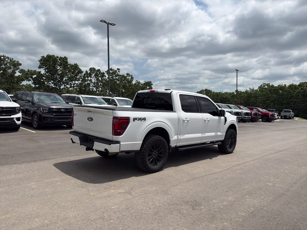 2025 Oxford White Ford F-150 LARIAT 4X4 Truck