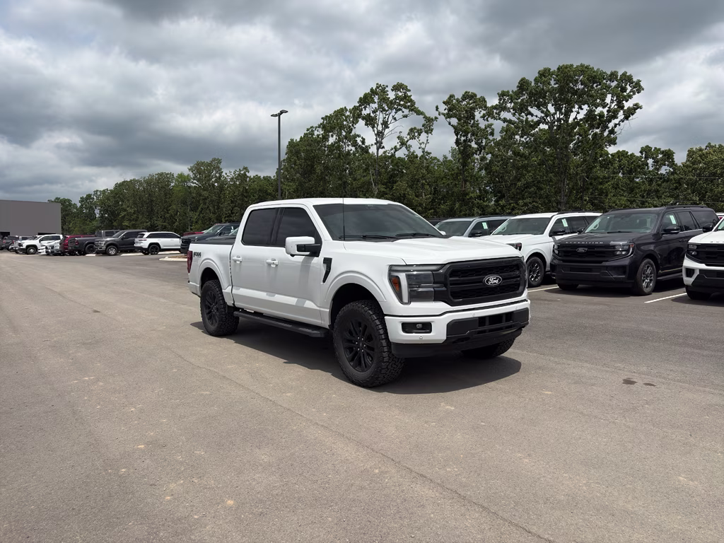 2025 Oxford White Ford F-150 LARIAT 4X4 Truck