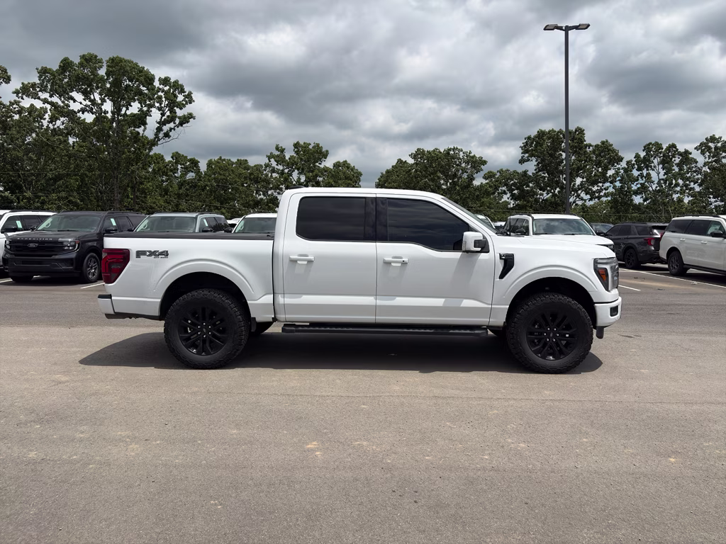 2025 Oxford White Ford F-150 LARIAT 4X4 Truck