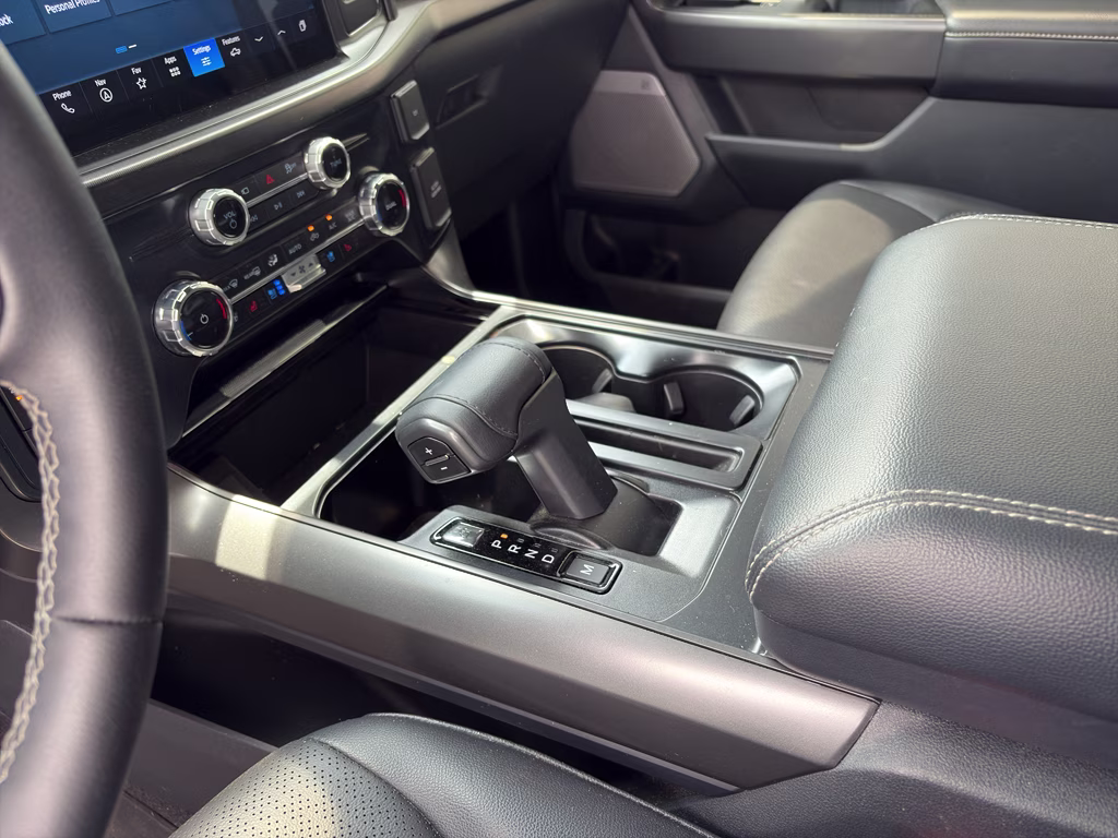 2025 Oxford White Ford F-150 LARIAT 4X4 Truck