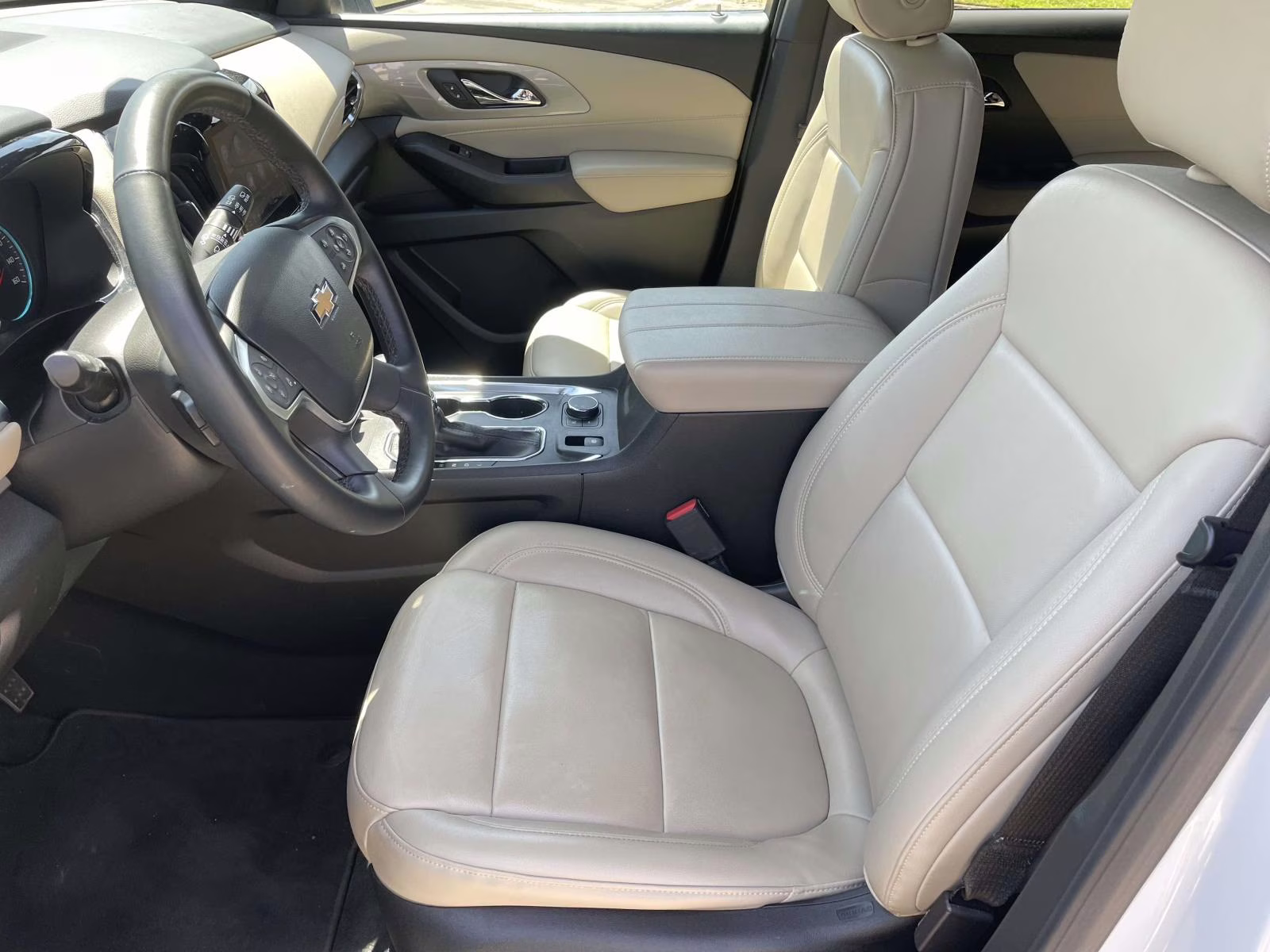 2023 Summit White Chevrolet Traverse LT Leather FWD SUV