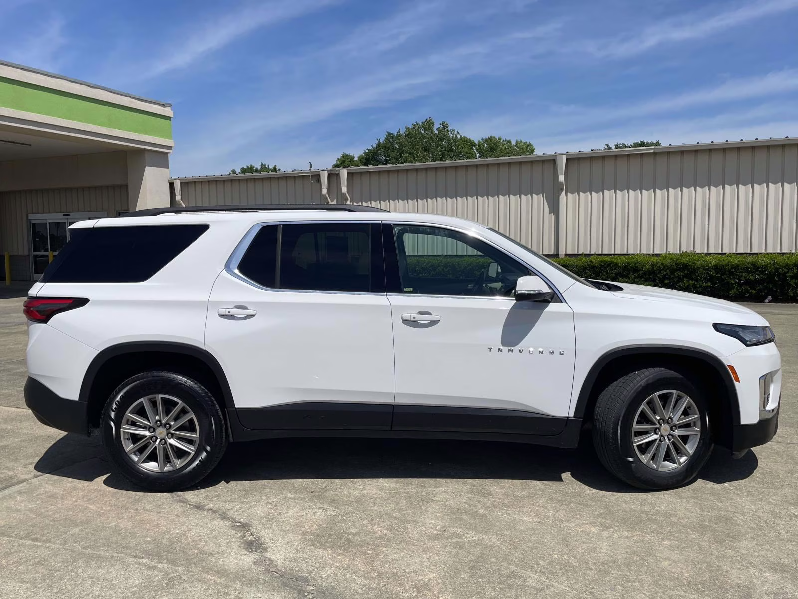 2023 Summit White Chevrolet Traverse LT Leather FWD SUV