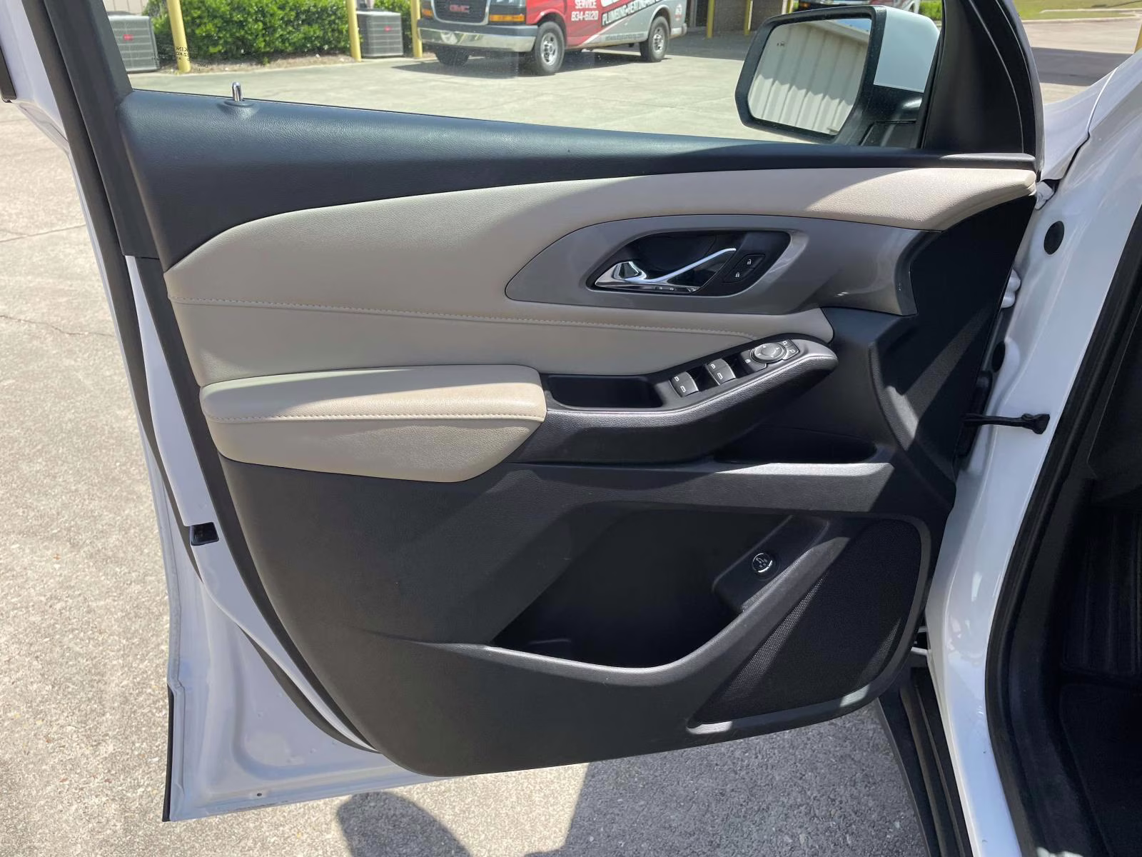 2023 Summit White Chevrolet Traverse LT Leather FWD SUV