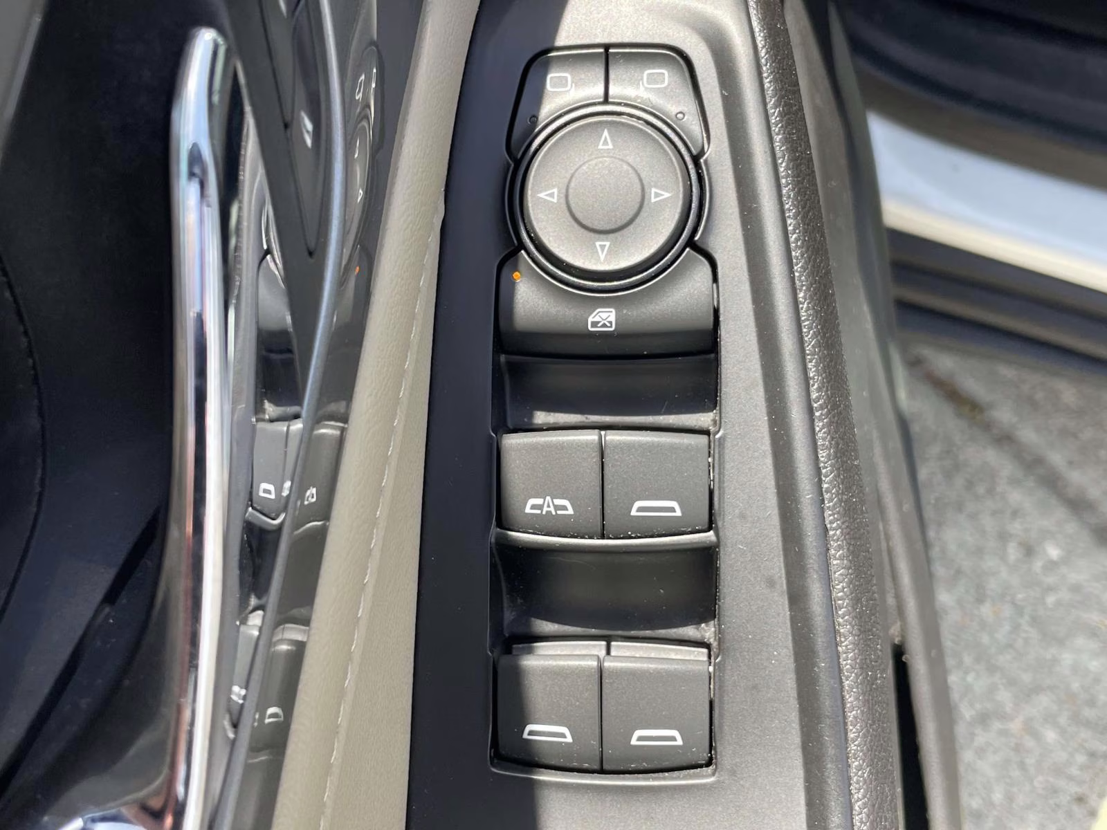 2023 Summit White Chevrolet Traverse LT Leather FWD SUV