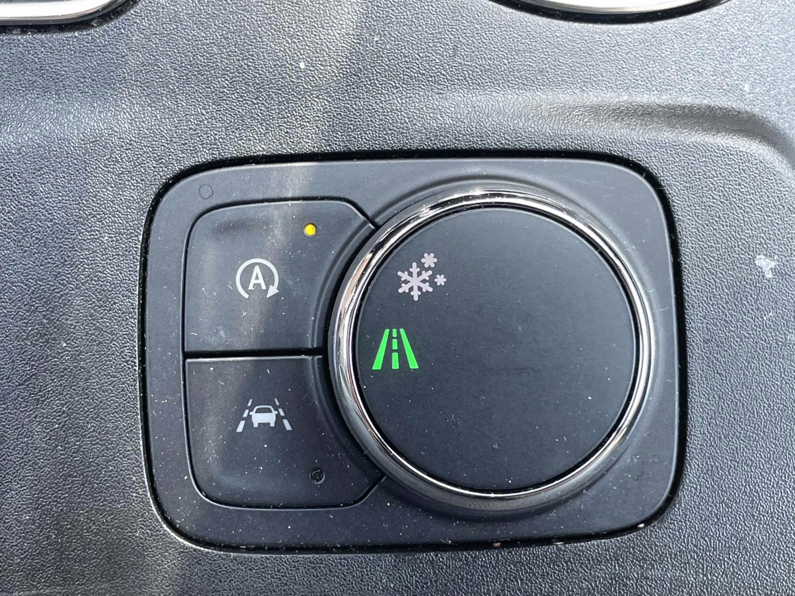 2023 Summit White Chevrolet Traverse LT Leather FWD SUV