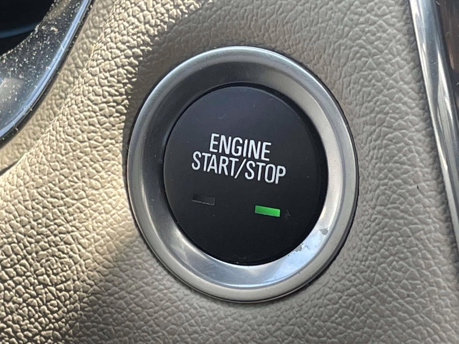 2023 Summit White Chevrolet Traverse LT Leather FWD SUV