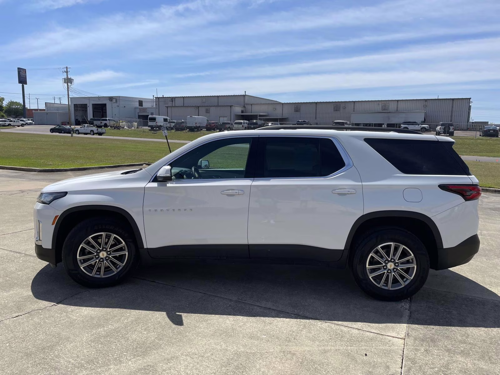 2023 Summit White Chevrolet Traverse LT Leather FWD SUV