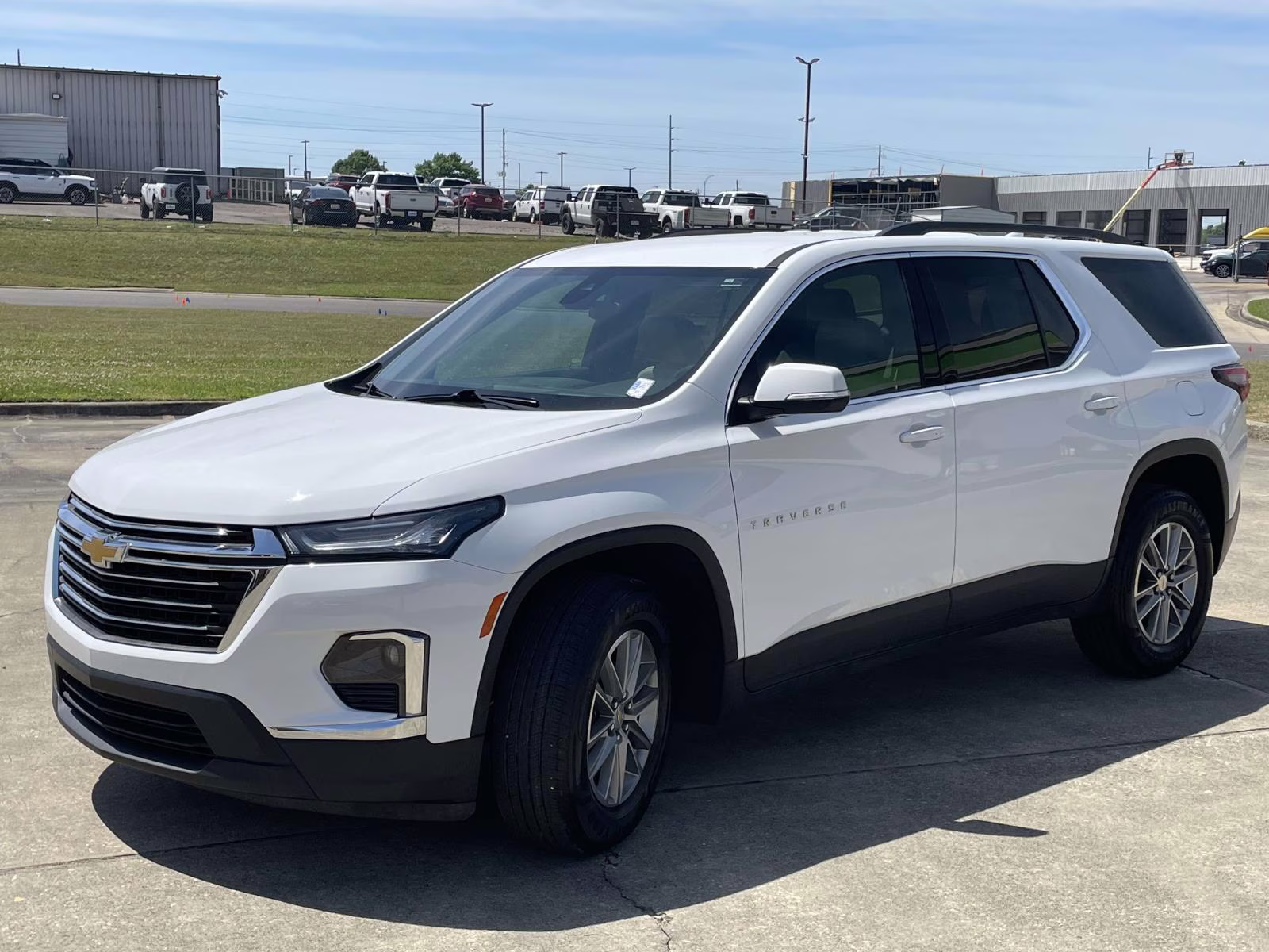 2023 Summit White Chevrolet Traverse LT Leather FWD SUV
