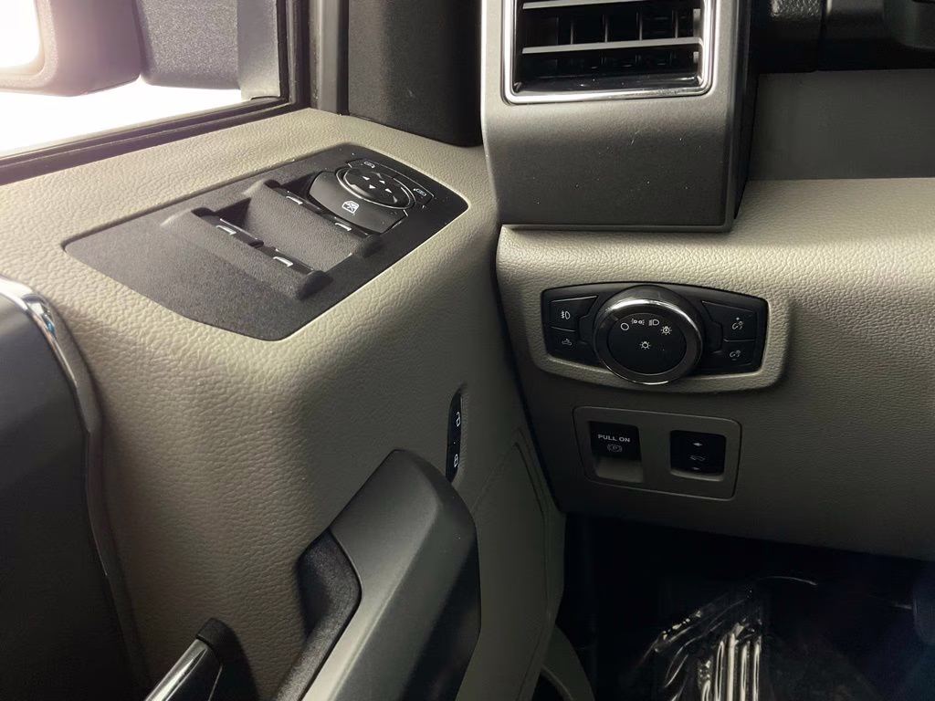 2018 Blue Jeans Metallic Ford F-150 XLT 4X4 Truck