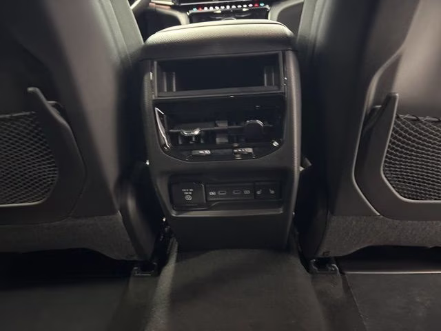 2026 Diamond Black Crystal Pearlcoat Jeep Grand Cherokee Limited 4X4 SUV