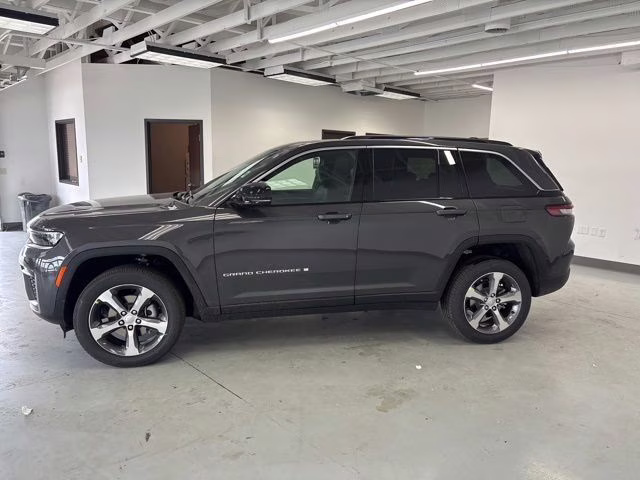2026 Baltic Gray Metallic Clearcoat Jeep Grand Cherokee Limited 4X4 SUV