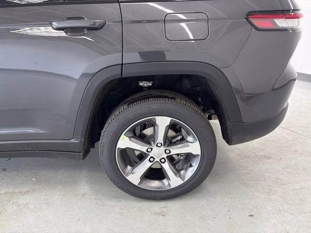 2026 Baltic Gray Metallic Clearcoat Jeep Grand Cherokee Limited 4X4 SUV