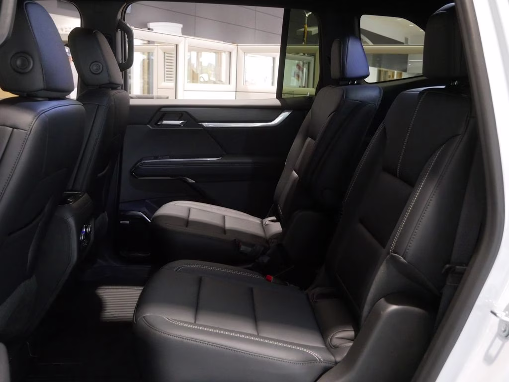 2026 Glacier White Tricoat GMC Acadia Elevation AWD SUV