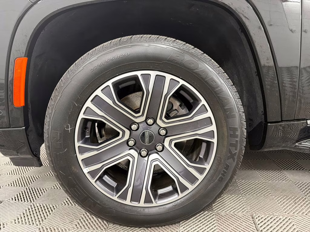 2025 Diamond Black Crystal Pearlcoat Jeep Wagoneer Base 4X4 SUV
