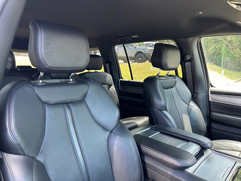 2025 Diamond Black Crystal Pearlcoat Jeep Wagoneer Base 4X4 SUV