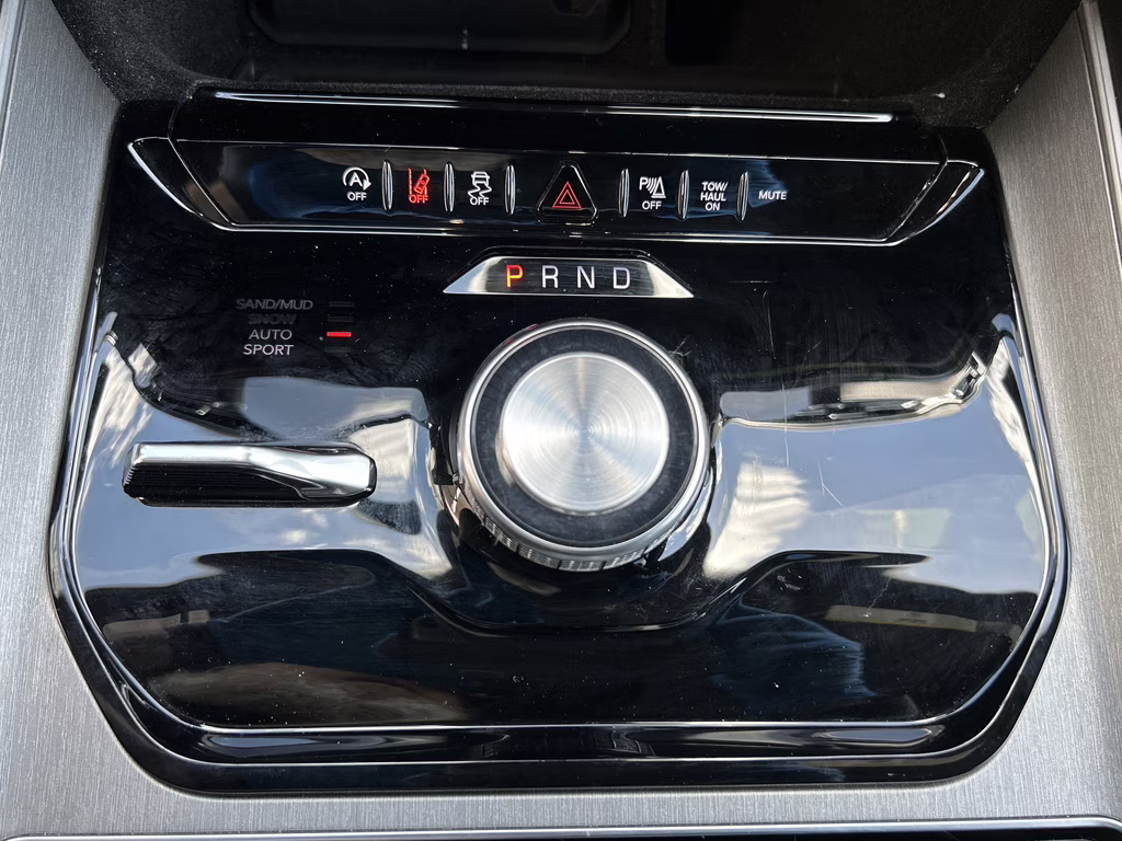 2025 Diamond Black Crystal Pearlcoat Jeep Wagoneer Base 4X4 SUV