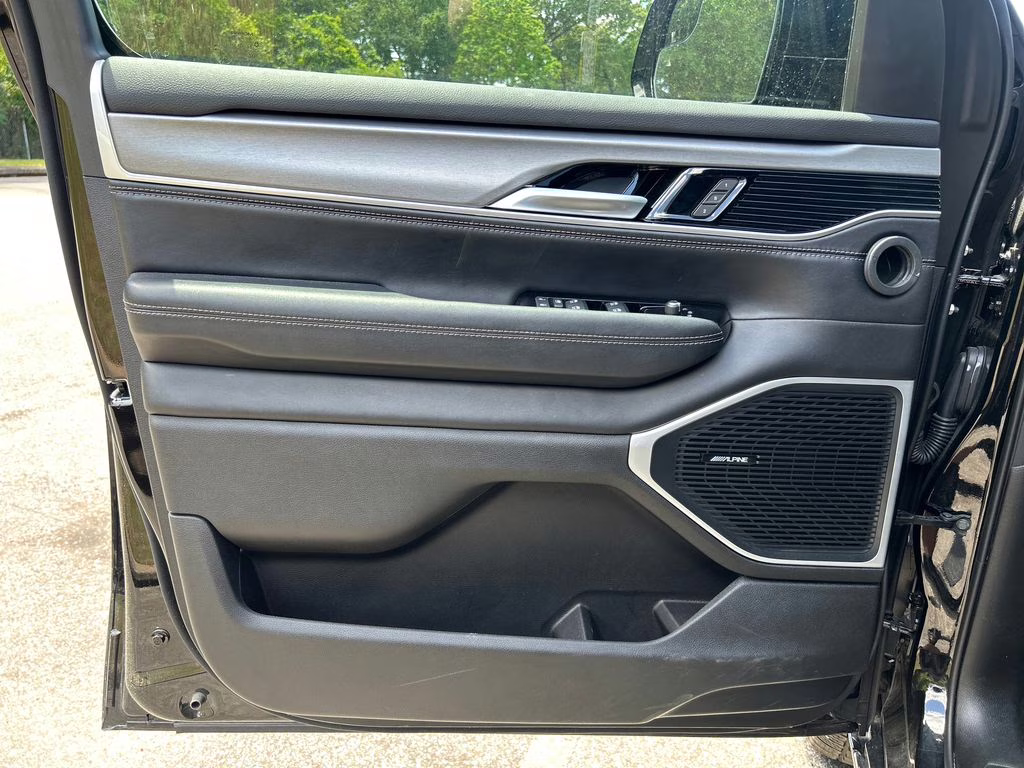 2025 Diamond Black Crystal Pearlcoat Jeep Wagoneer Base 4X4 SUV