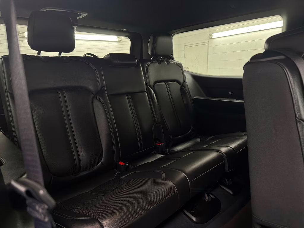 2025 Diamond Black Crystal Pearlcoat Jeep Wagoneer Base 4X4 SUV